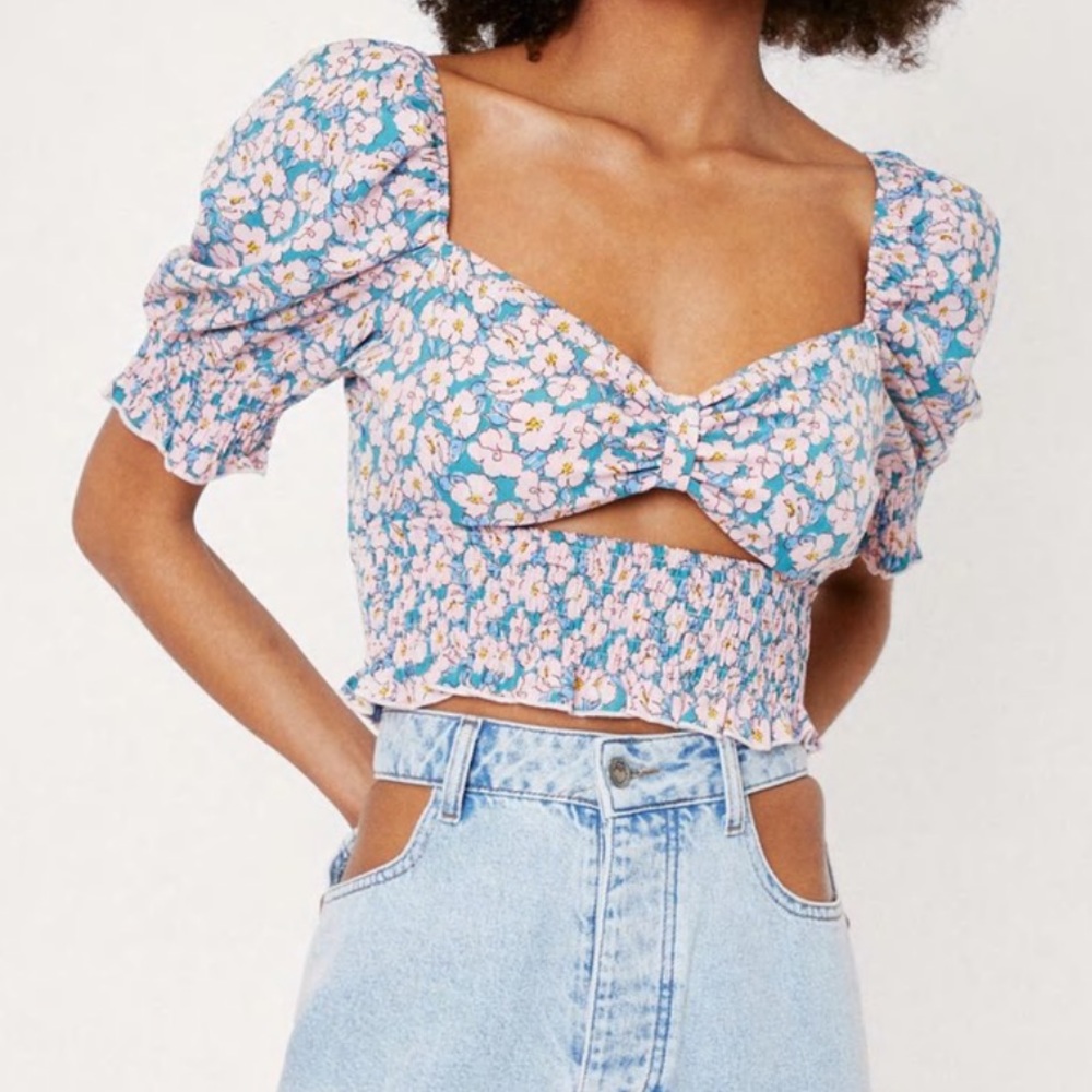 NASTYGAL brand new Puff sleeve crop top.
